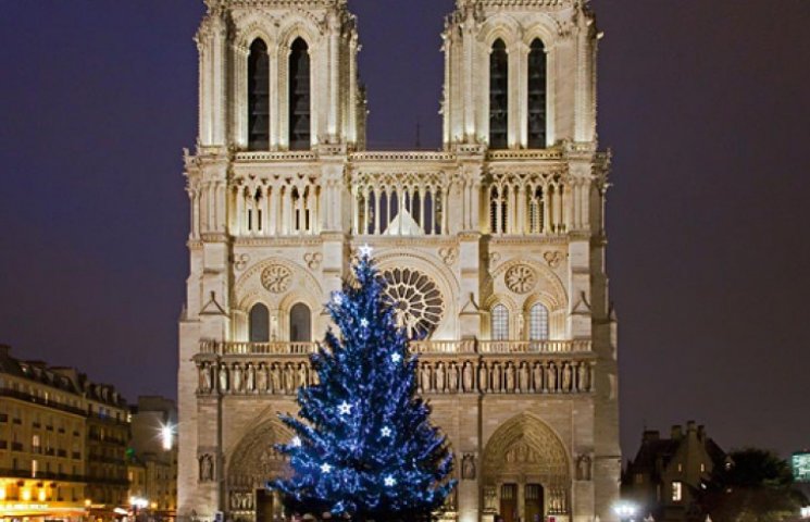 В Париже не хватило денег на главную елк…