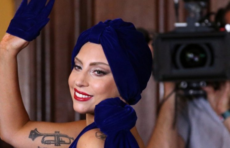 Леди Гага поразила элегантным нарядом…