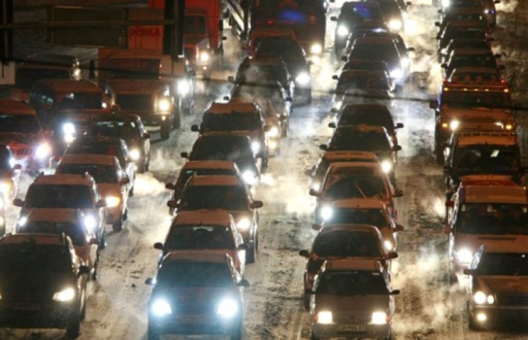 Транспортный коллапс: Киев встал в восьм…