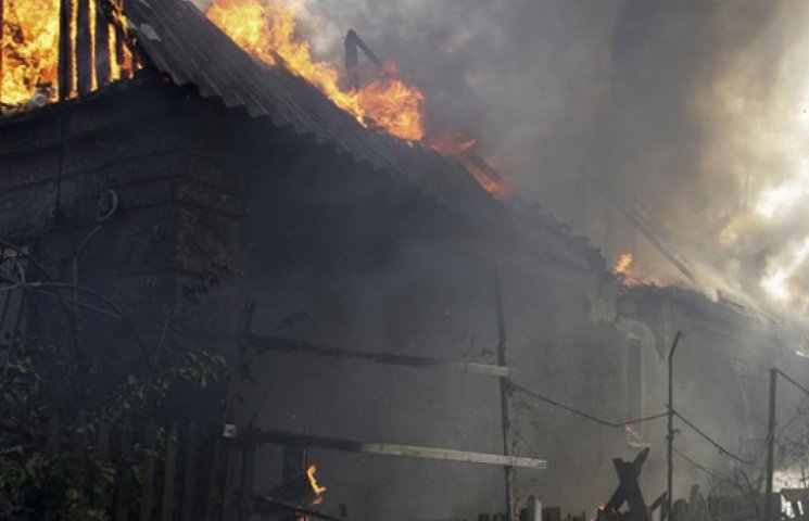 В Станице Луганской боевики сожгли четыр…