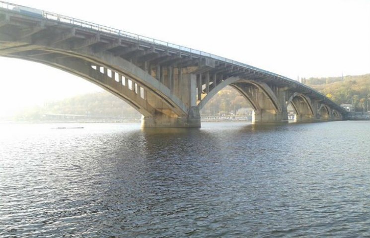 У Києві перевіряють технічний стан мосту…