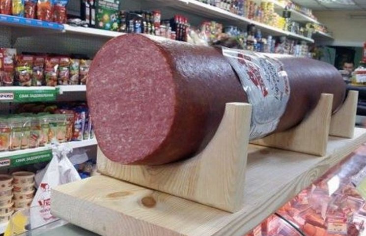 У Вінниці з'явилась велетенська ковбаса…