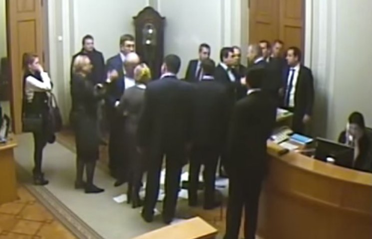 Видео дня: Драки украинских политиков, а…