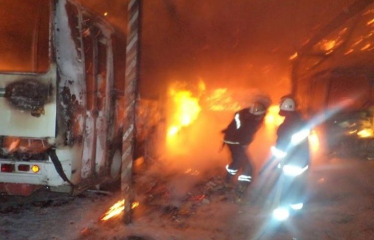 У Славуті сьогодні згоріли 4 автобуси…