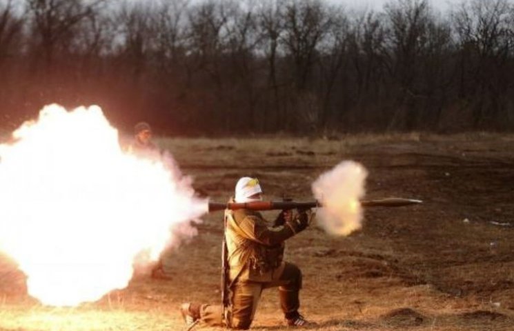 На Донбасі дедалі гарячіше: вночі ворог…