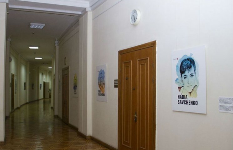 В МИД вывесили портреты Савченко, Сенцов…