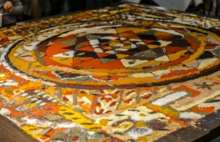 Одесити створили величезну мозаїку зі сп…