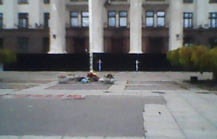 В Одесі паркан біля Будинку профспілок з…