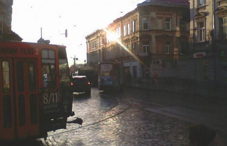 Во Львове трамвай сошел с рельсов…