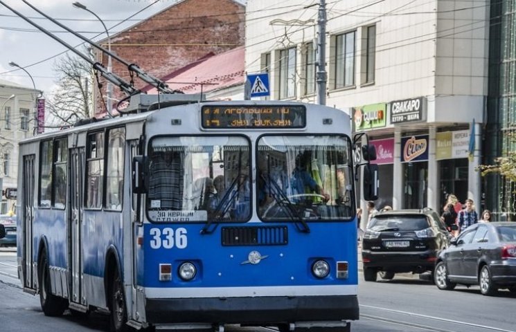 У Вінниці зупинять рух транспорту на пер…