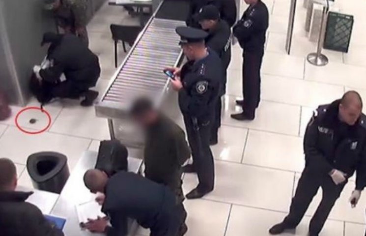 В аэропорту "Киев" мужчина пытался проне…
