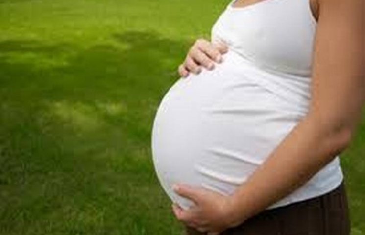 У Львові п'яна вагітна жінка руками розт…