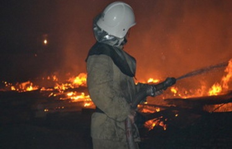 На Одещині пожежники гасили пожежу на ба…