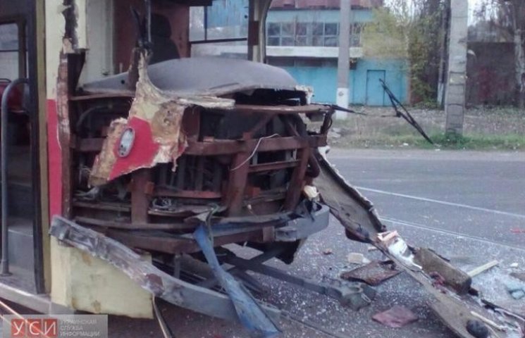 В Одесі вантажівка протаранила трамвай (…