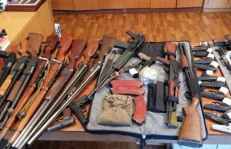 Киевляне добровольно сдали 8 тыс. боепри…