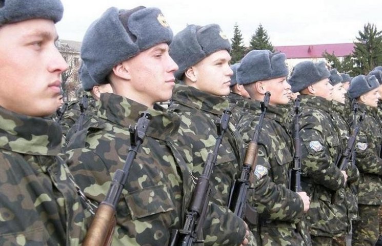 Вінницьких юнаків викликають до військко…