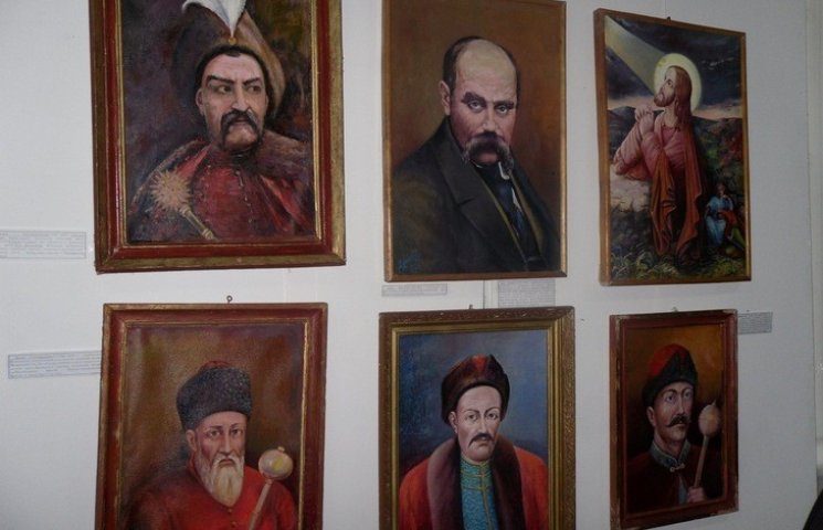 В Ізяславі відкрилась виставка портретів…