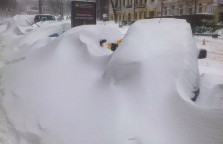 Снігопад у столиці: На вулицях 180 тонн…