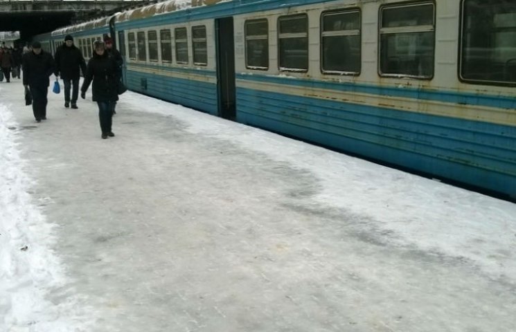 Городская электричка Киева в зимнем аду:…