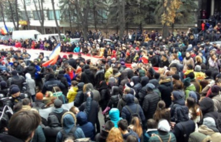 У Молдові протестують проти Додона та ви…