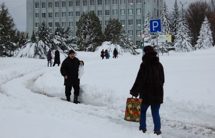 Влада Шепетівки забула, що сніг потрібно…