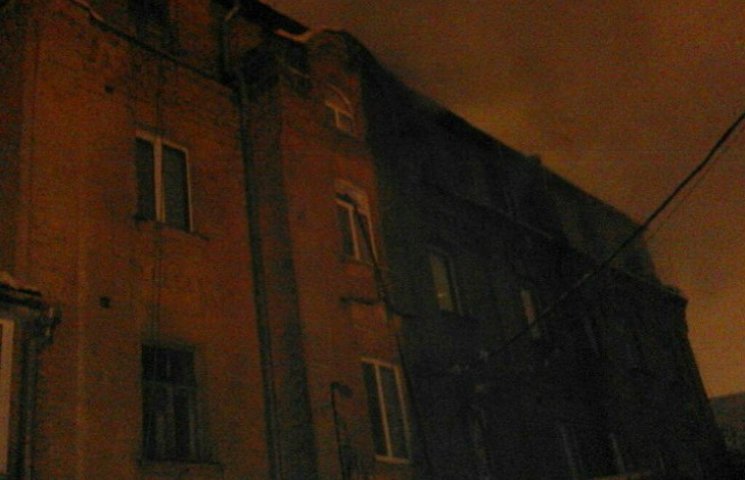 В центре Киева горел исторический дом. П…