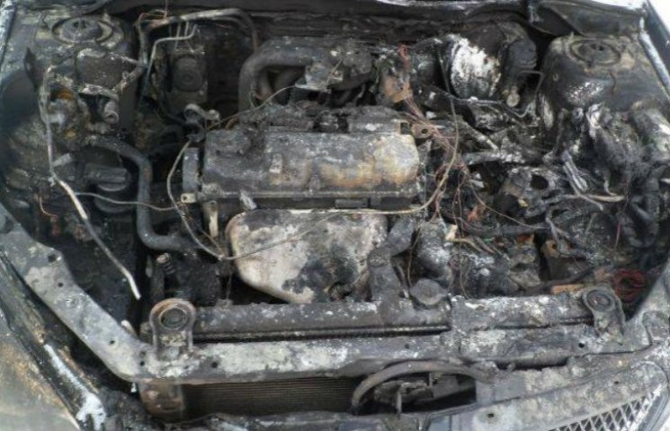 У Києві палають дорогі автівки…