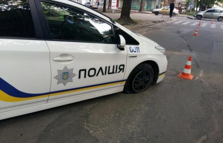 В Харькове протаранили авто патрульных,…