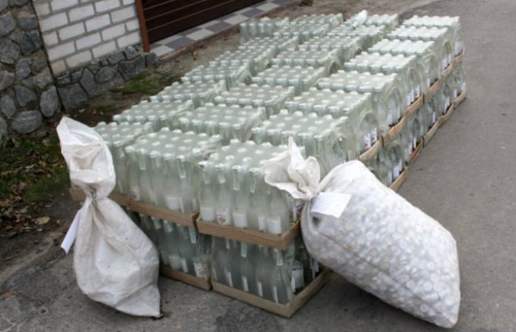 На Полтавщині конфіскували 1200 пляшок ф…