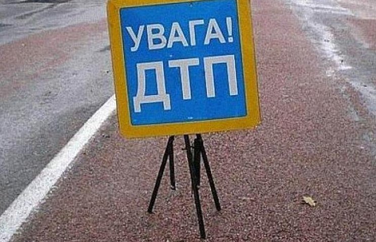 На Миколаївщині мопедист зламав шию чере…