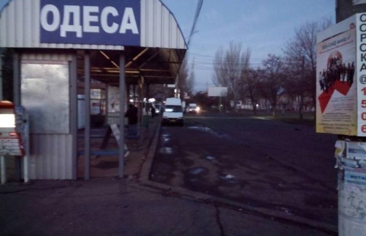 У Миколаєві із зупинки на автовокзалі на…