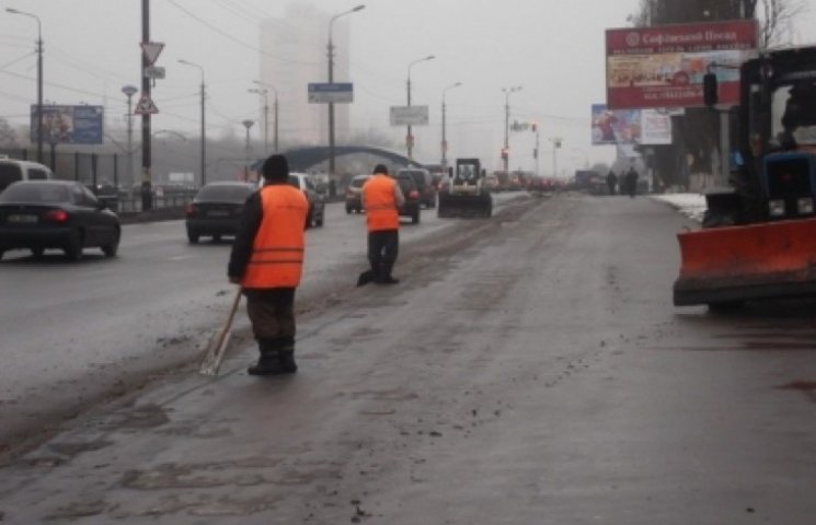 У Кам'янці взялися за очистку тротуарів…