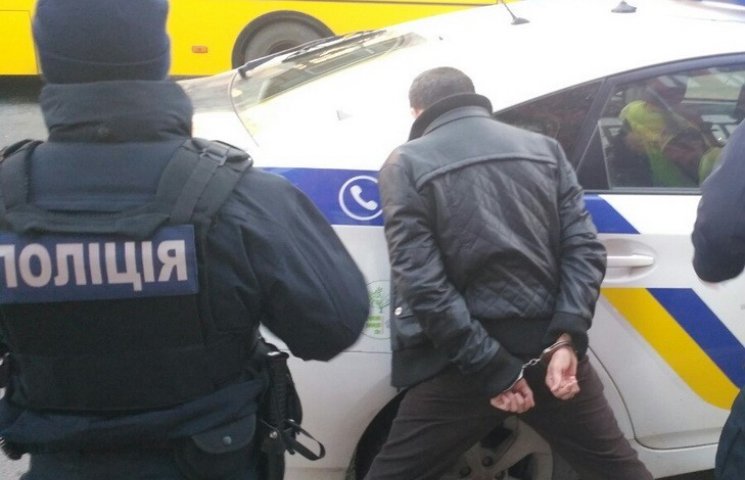 Ром из Луганска изнасиловал девушку в ма…