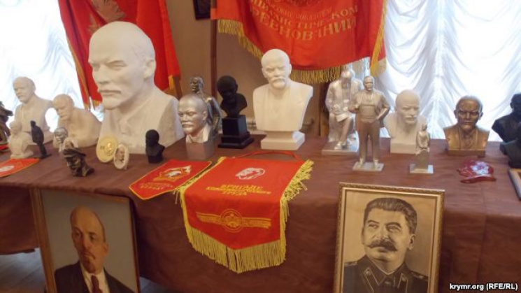 На комуністичному зборищі в Криму влашту…