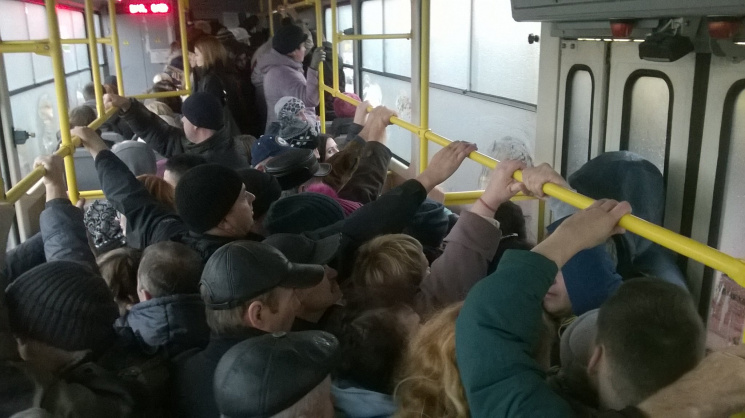 Киев суровый: Как пассажиры трамваев чув…