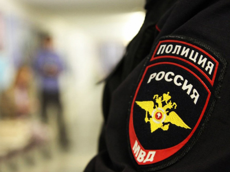 На России полицейские сутки "держали в п…
