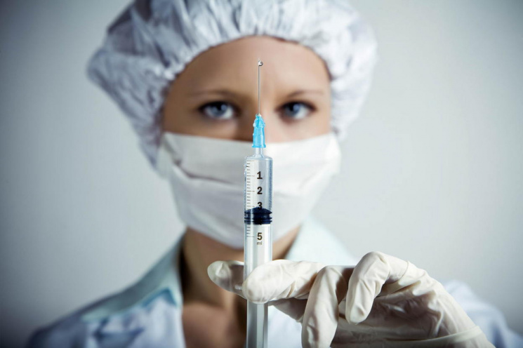 Вакцина проти народних методів: Як полта…