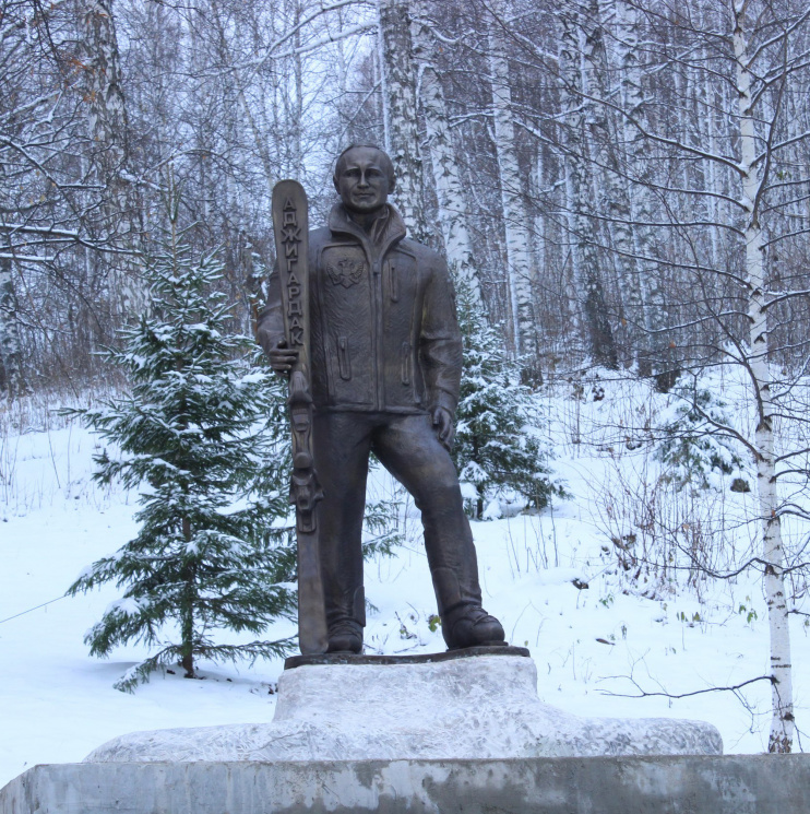 На Росії встановили монумент Путіна…