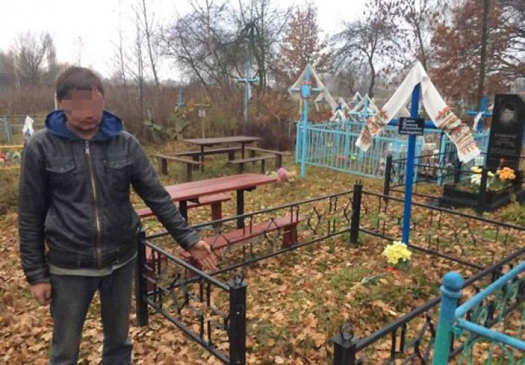 На Житомирщині поліція упіймала цвинтарн…