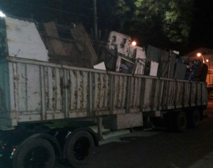 У Запоріжжі затримали вантажівку металоб…