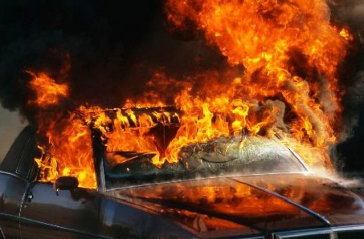 Одразу дві автівки згоріли в Кам&#039;ян…