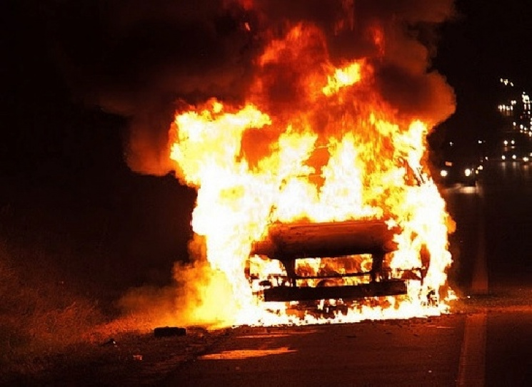 В Ужгороді вночі згоріла автівка…