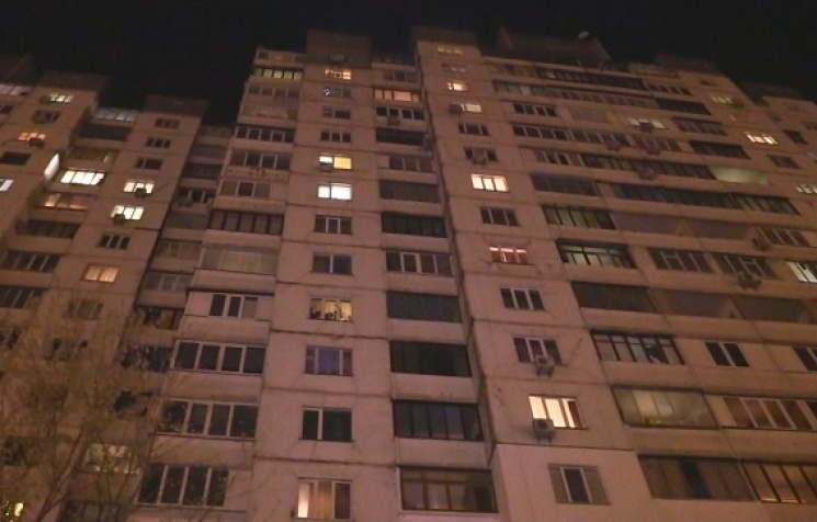 В Киеве девочка выпрыгнула с балкона 14-…