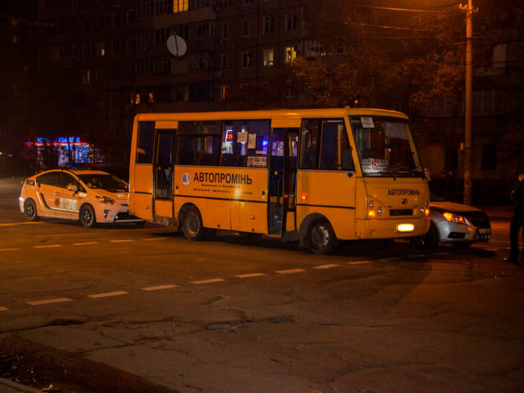 В Днипре произошло ДТП с двумя автобусам…