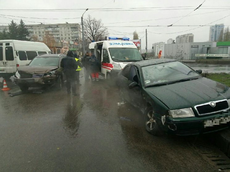 В Харькове водители иномарок не поделили…
