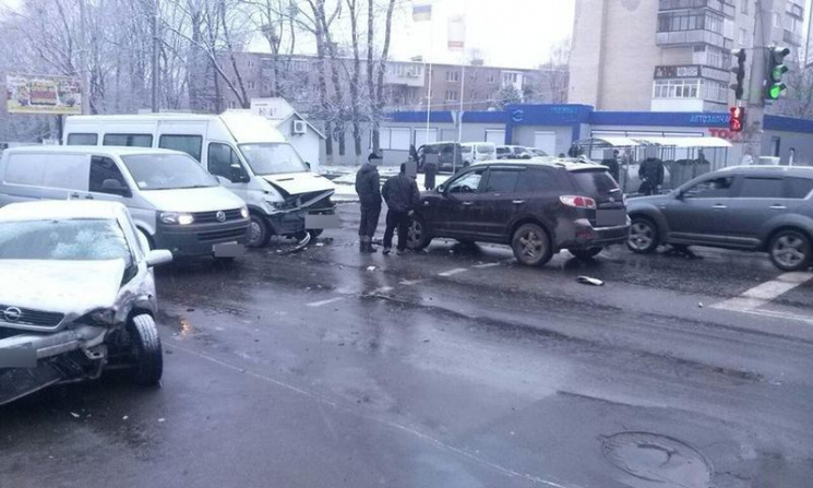 Автобус попал в тройное ДТП в Хмельницко…