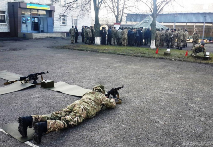 На Харьковщине резервистов учили стрелят…