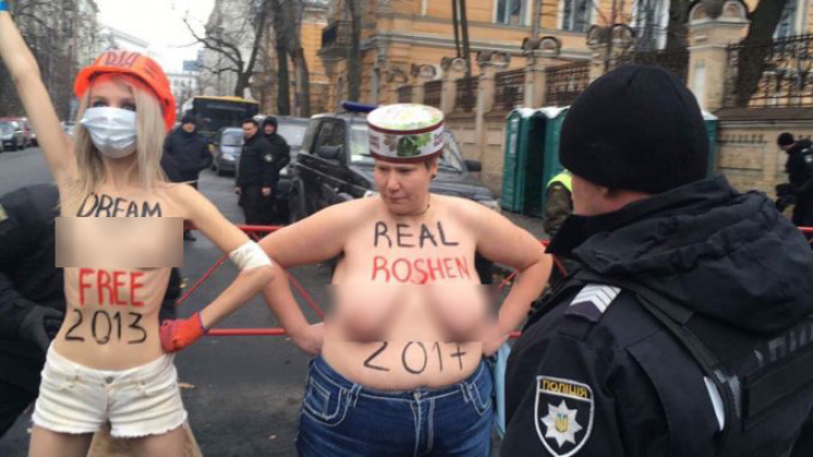 Видео дня: Femen под Администрацией През…