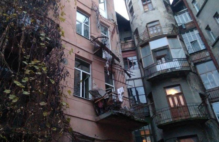 В Франковске обвалился балкон жилого дом…