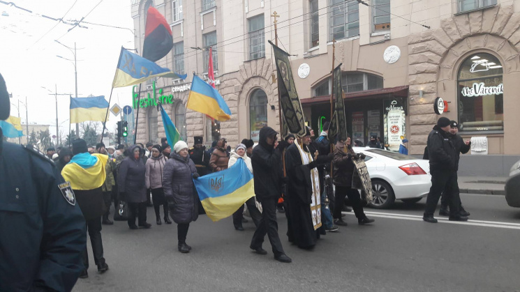 В Харькове стартовало траурное шествие в…